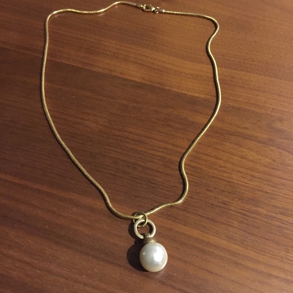 Jewelry - Pearl brass pendant necklace